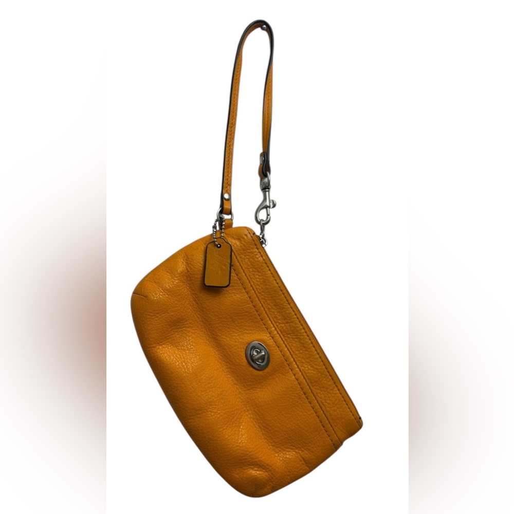 Coach Park Pebbled Medium Leather Turnlock Wristlet. Orange. (F49472)